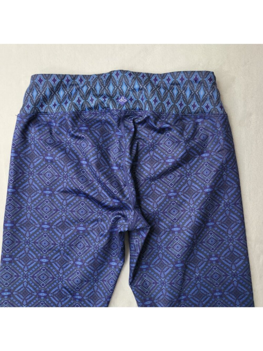 prAna Women’s Blue Geometric Pattern Capri Leggings Size S Made in USA - Picture 4 of 10